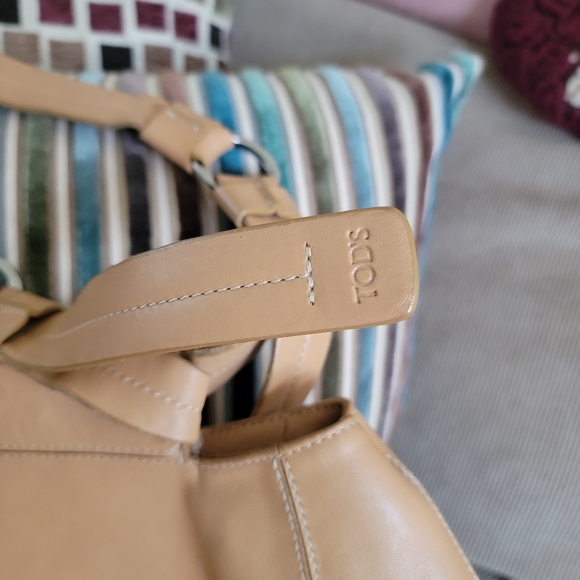 Tod's Shoulder Bag - Picture 8 of 11